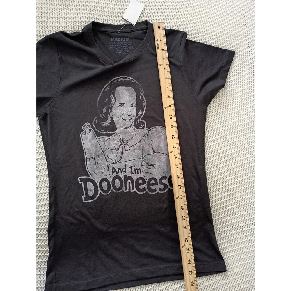 SNL Dooneese Kristen Wiig NBC Studios Graphic Tee Black 100% Cotton NWT Size M - Picture 5 of 7